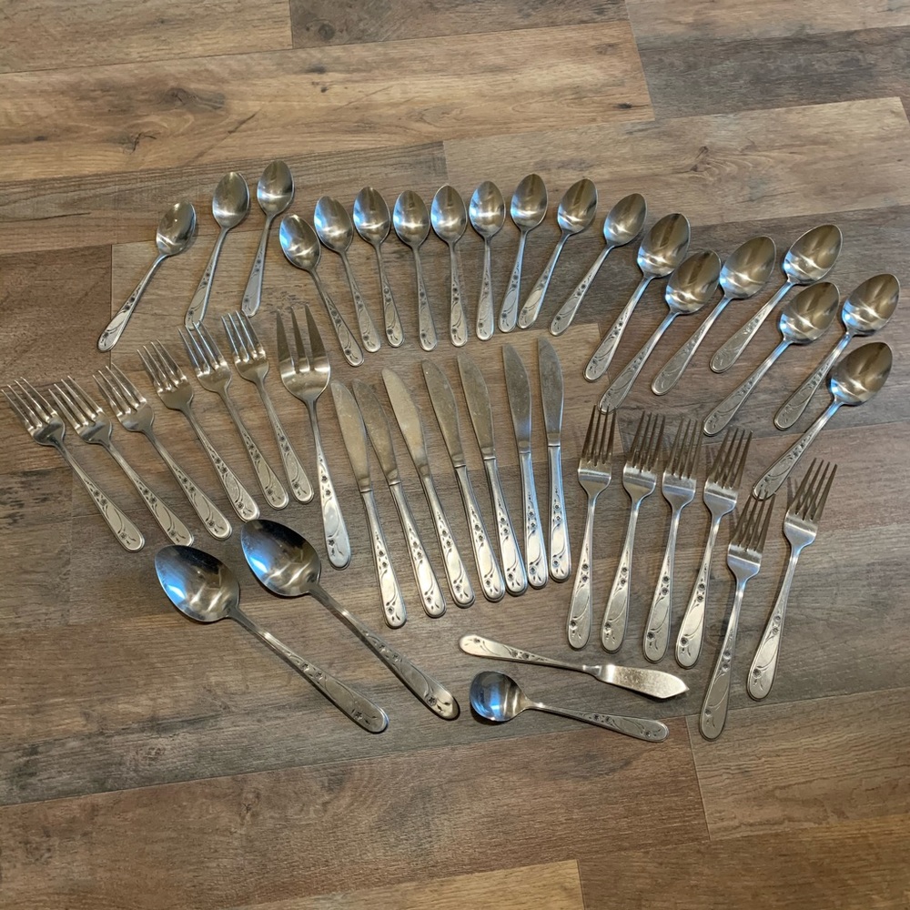 Rogers Co Perfect Rose Stainless Steel Silverware Bundle (43 pieces)